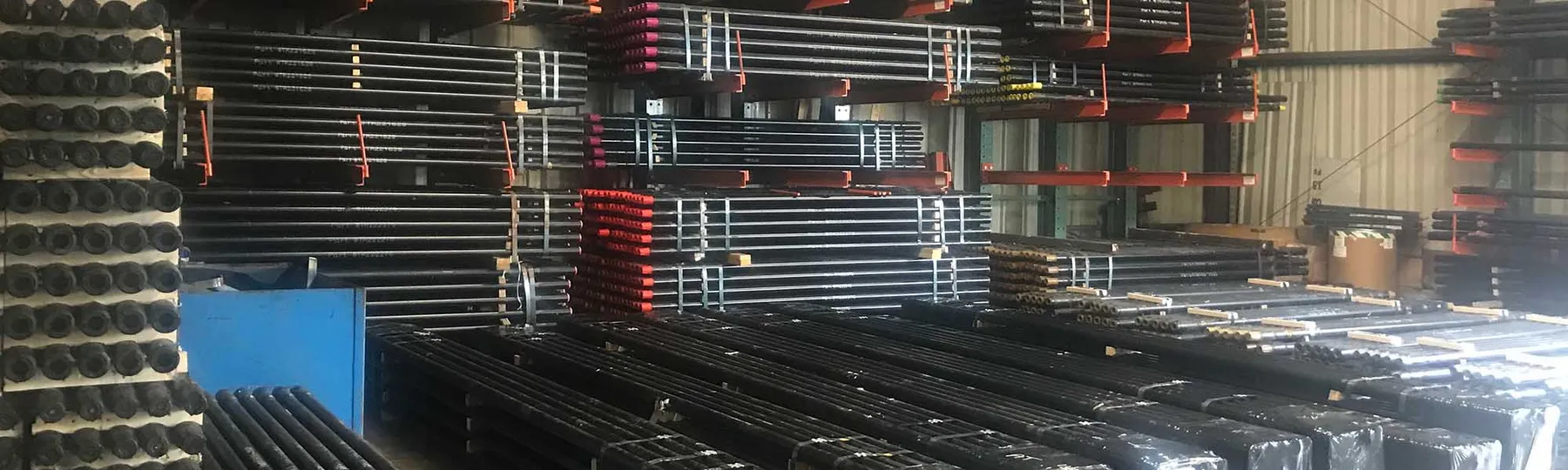 Boremak yatay sondaj tiji deposu — stoktaki tij takımları
